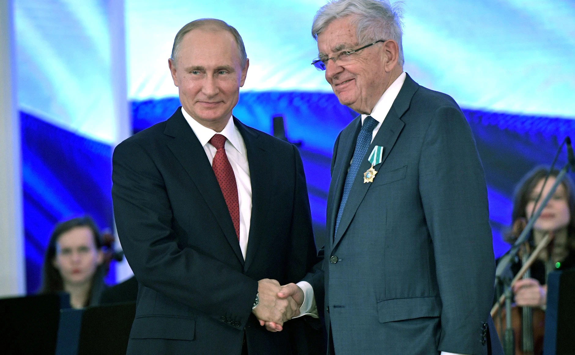 Pierre Hillard homosexuel opposition contrôlée gay sodomite sataniste franc-maçon